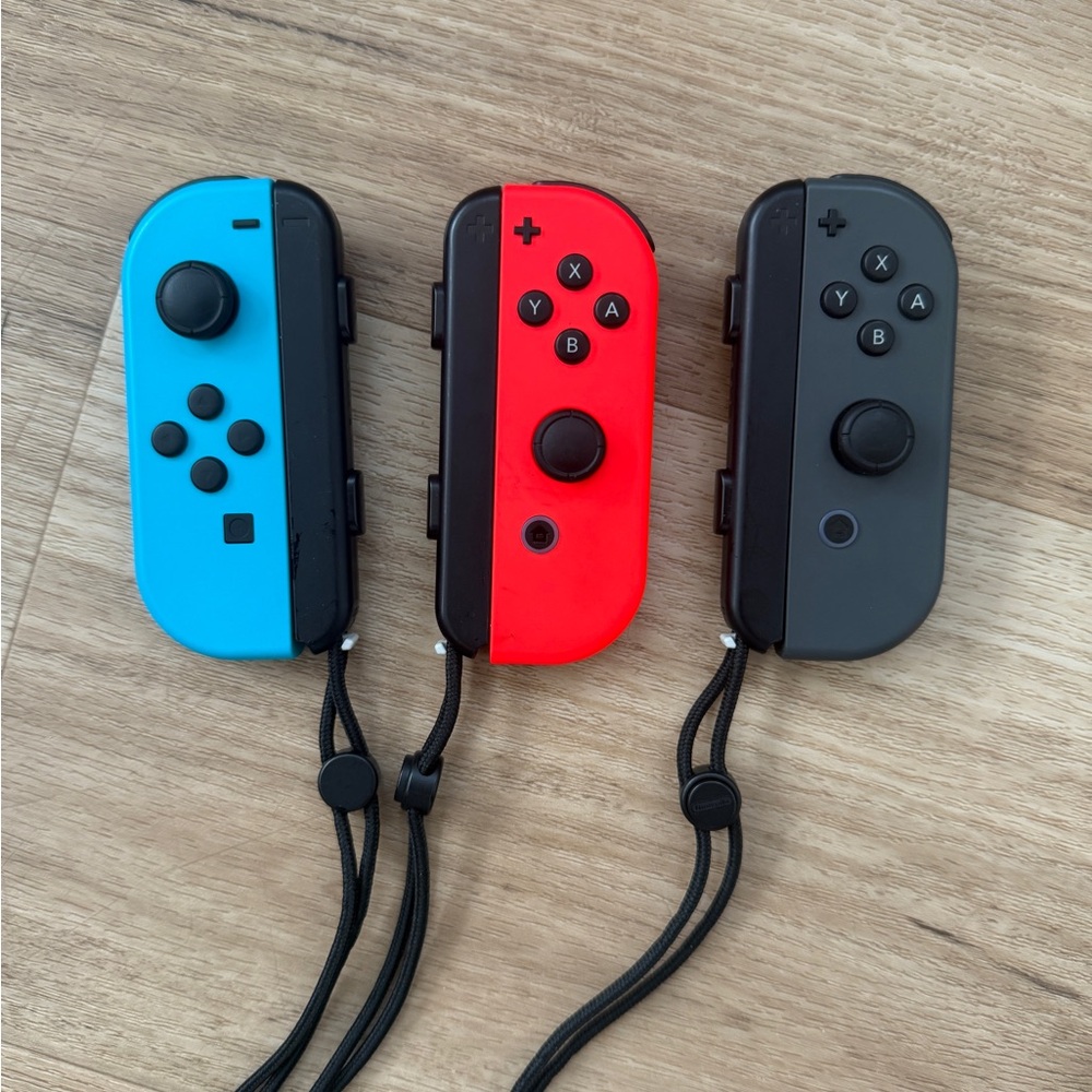 Nintendo Switch Console - Picture 6 of 16